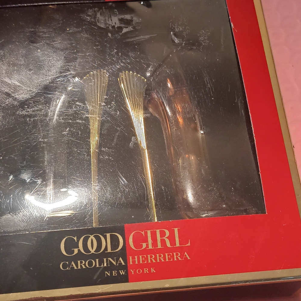 Carolina Herrera Gold Fragrance Packaging